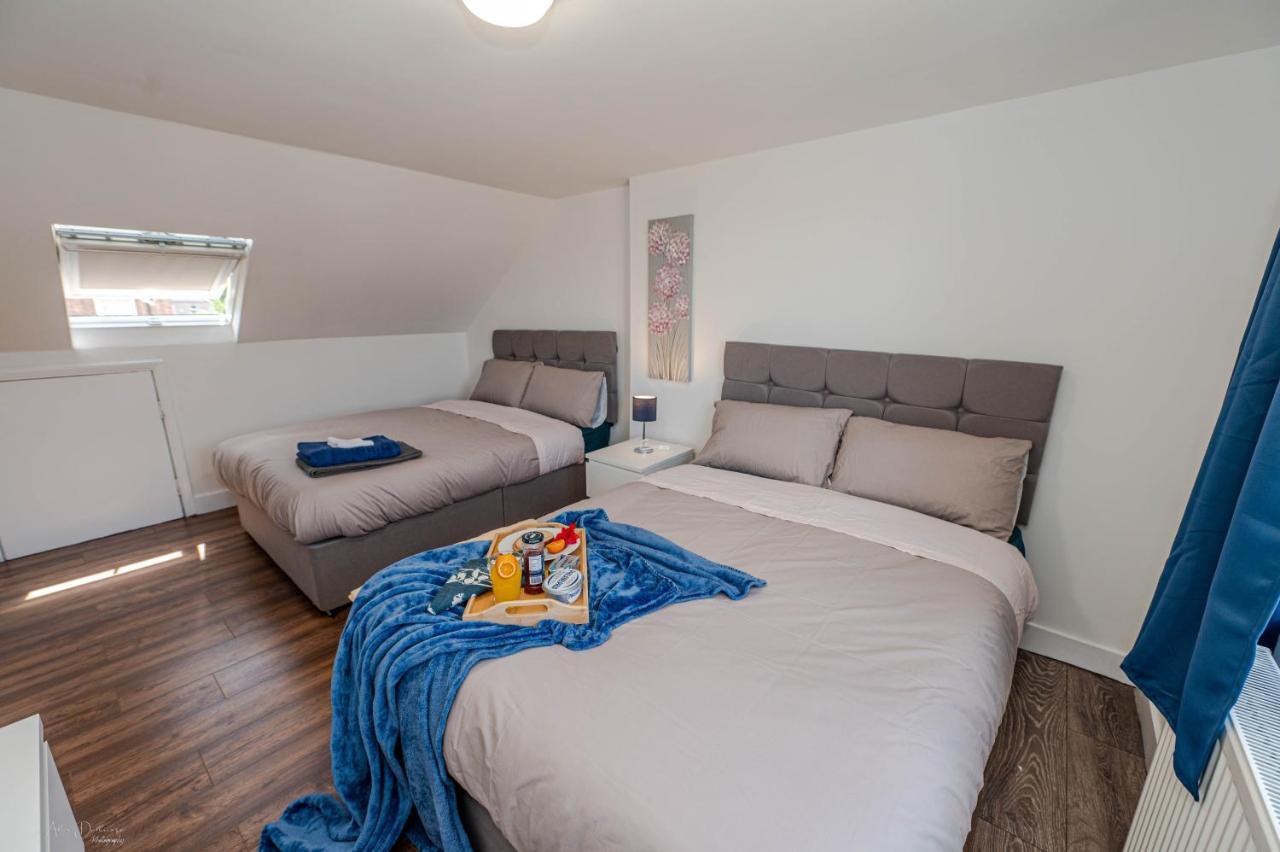 4 Bedrooms,2 Bathrooms House With Free Parking Plumstead  Exteriör bild