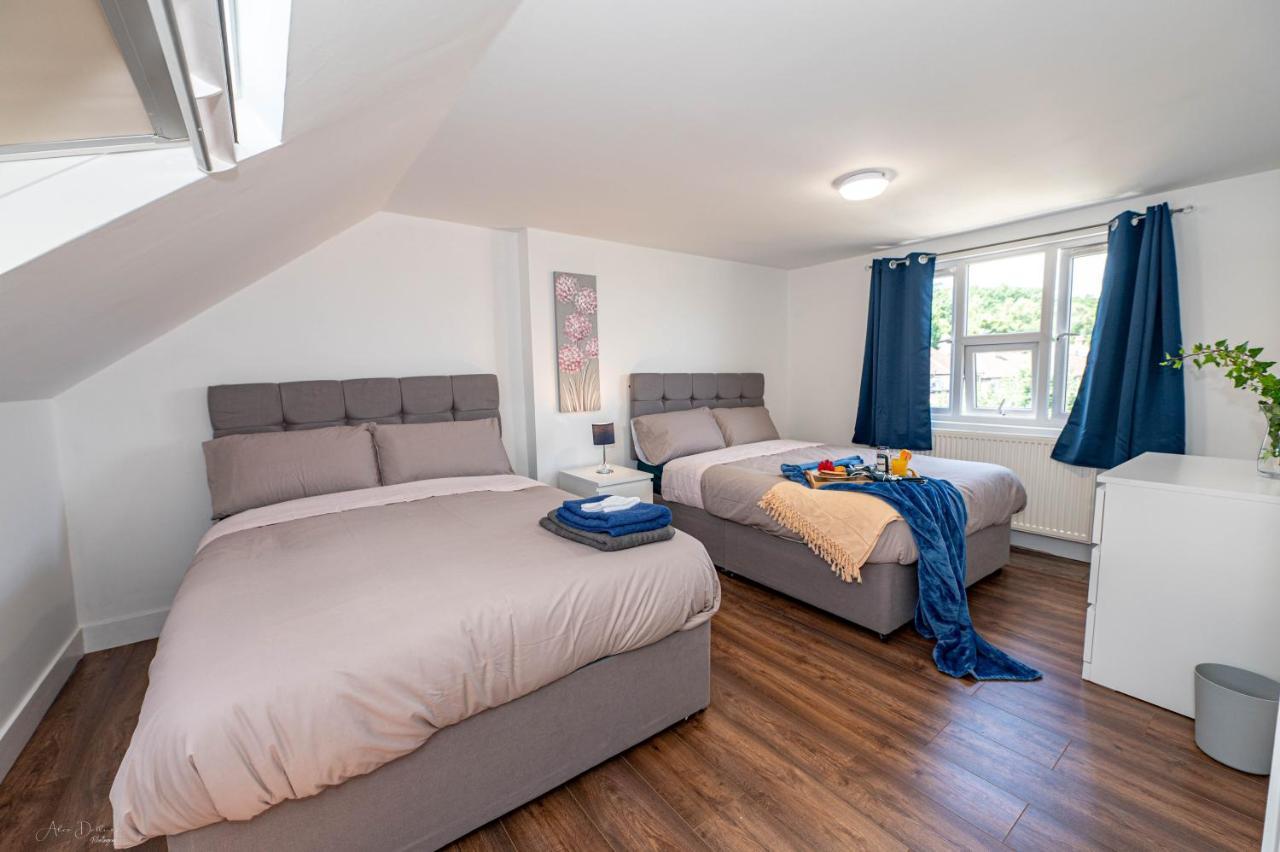 4 Bedrooms,2 Bathrooms House With Free Parking Plumstead  Exteriör bild
